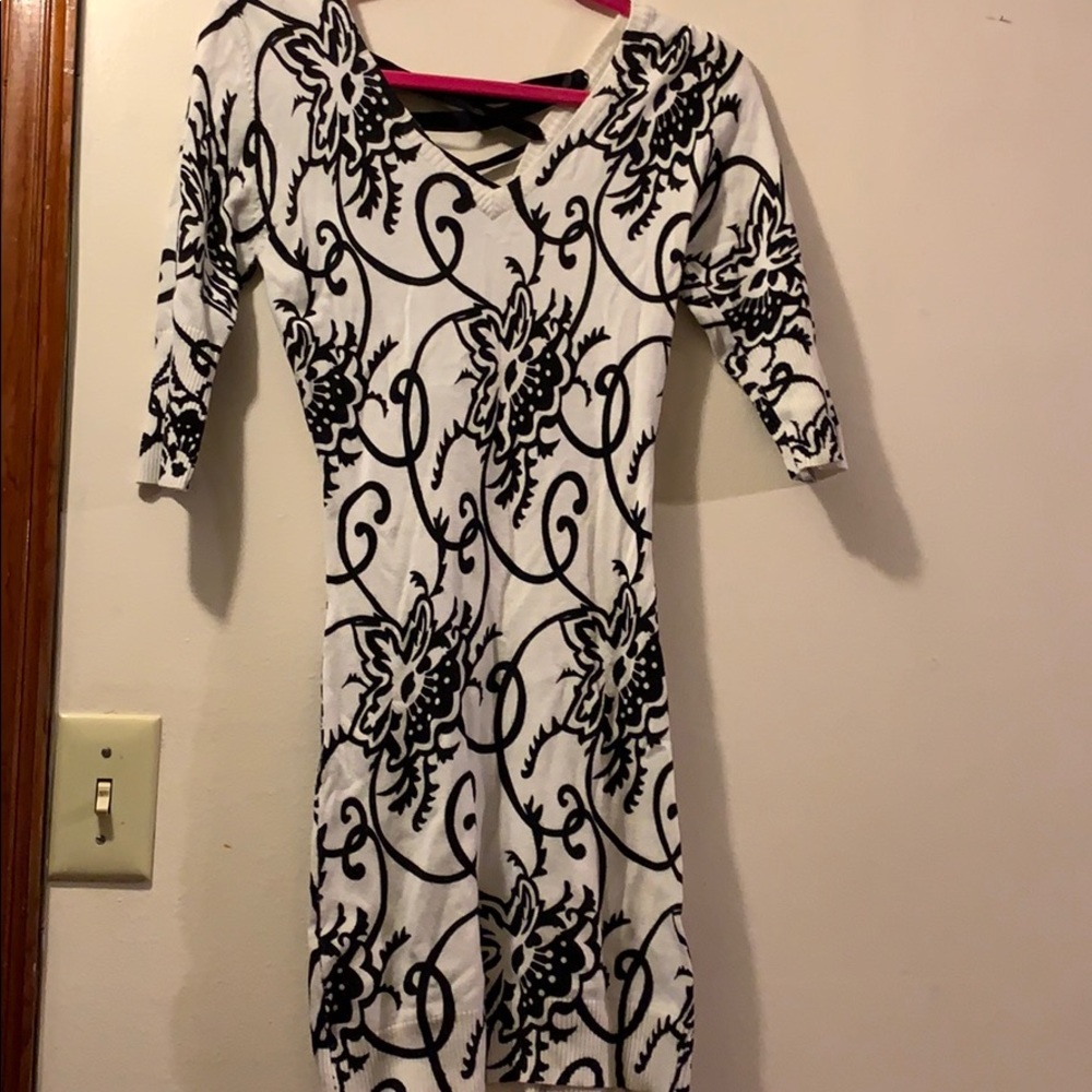 White half sleeve dress.